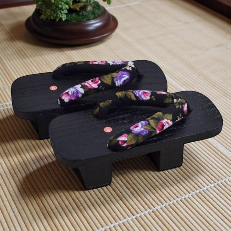 Tong en bois japonaise