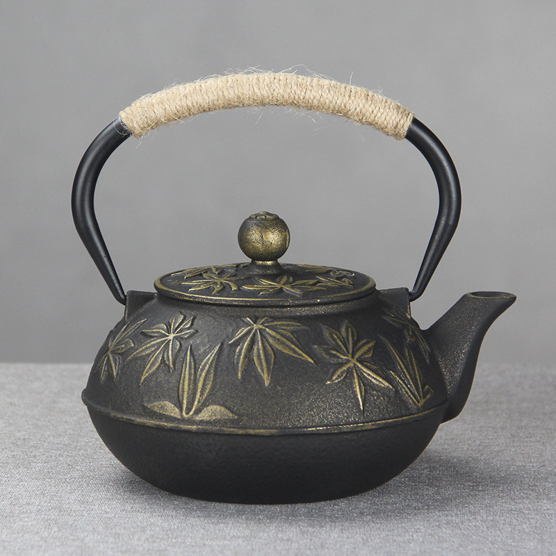 Théière en fonte japonaise motifs tribaux