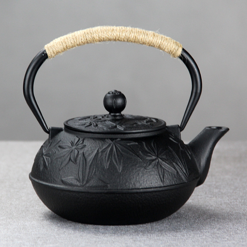 Théière en fonte japonaise motifs tribaux