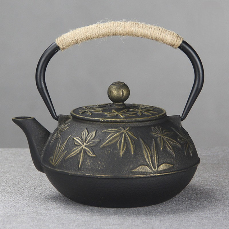 Théière en fonte japonaise motifs tribaux