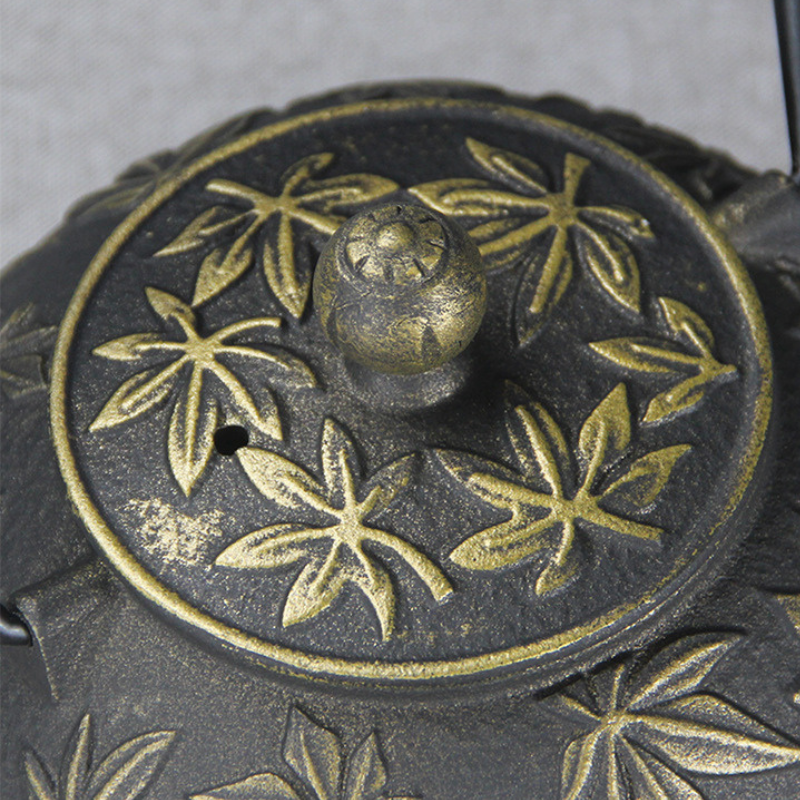 Théière en fonte japonaise motifs tribaux