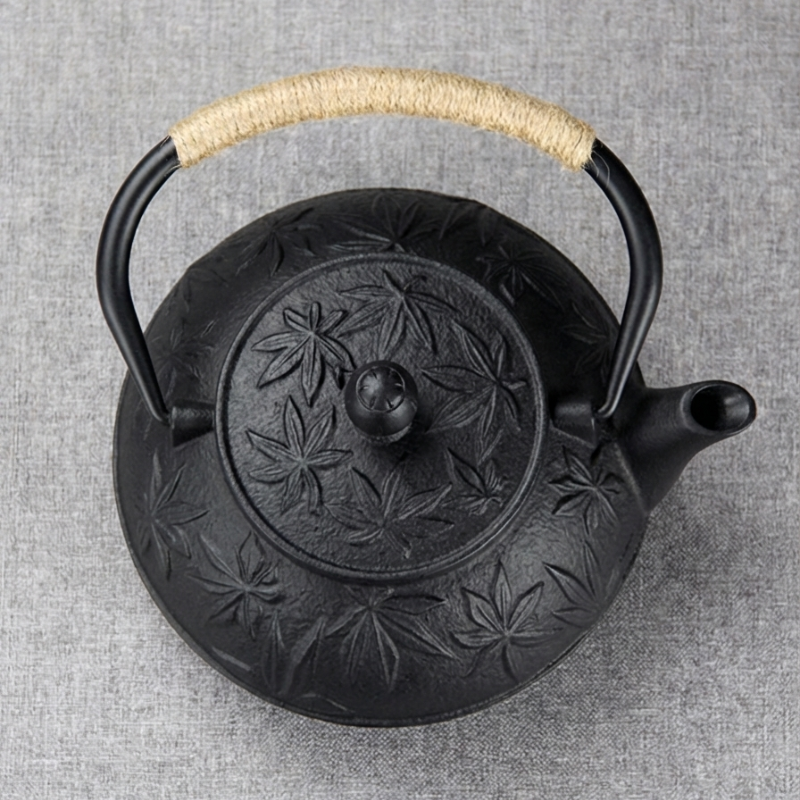Théière en fonte japonaise motifs tribaux