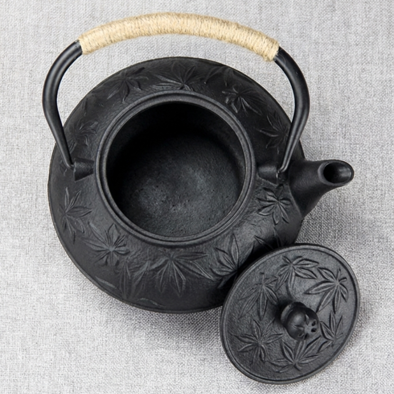 Théière en fonte japonaise motifs tribaux
