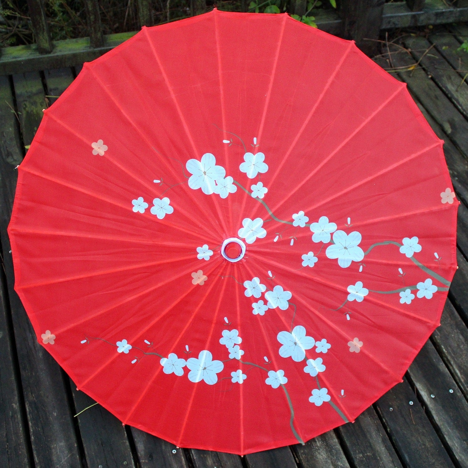 Ombrelle japonaise rouge - Pétales de cerisiers