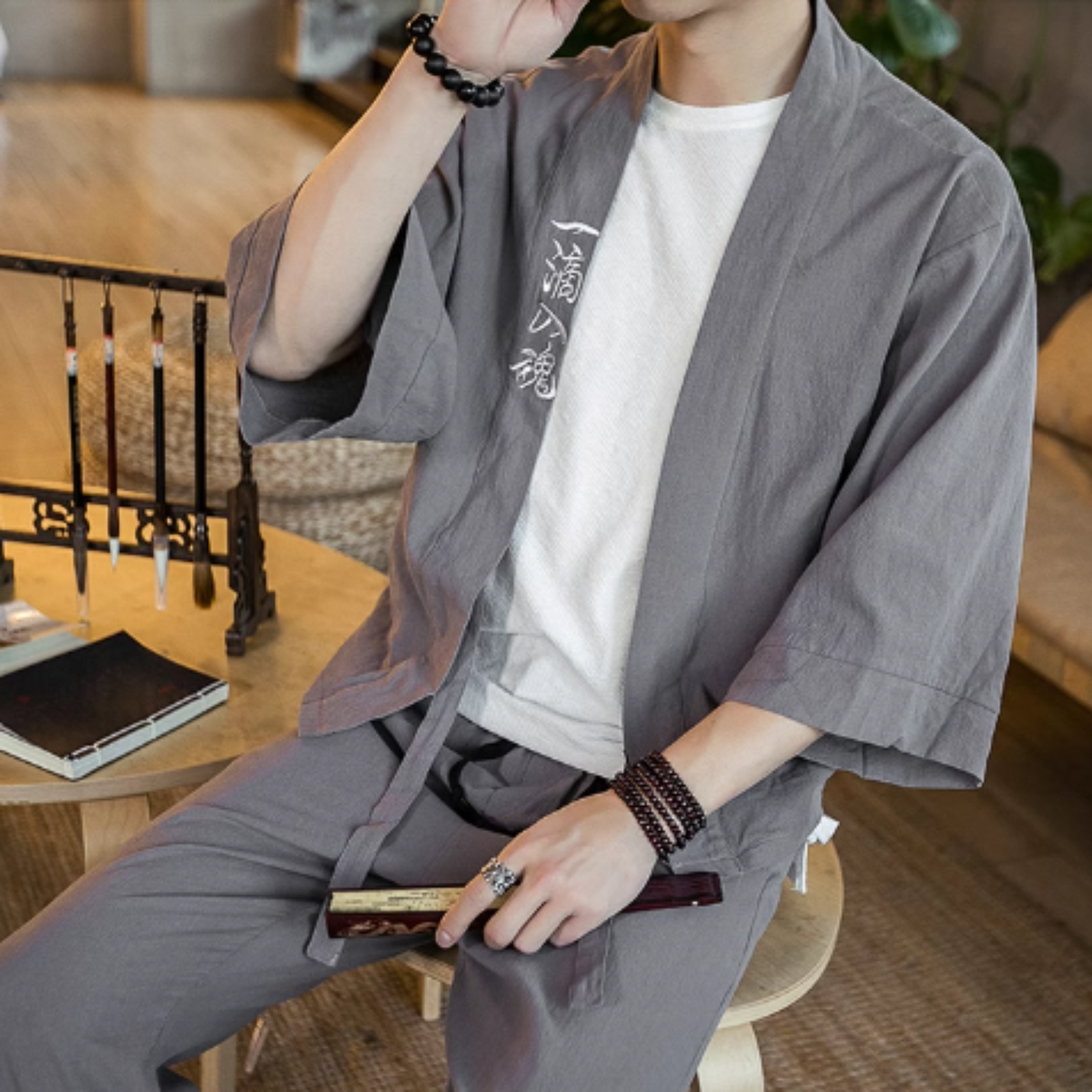 Veste Kimono à Ecriture Japonaise ’Kanji’
